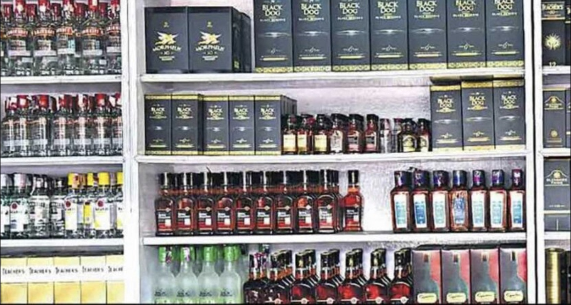 Illicit Liquor Manufacturers, Heroine Sellers attack Wine Shop; FIR lodged