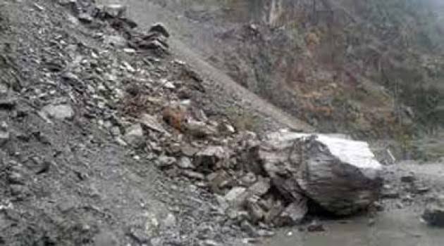 Two Pulwama Residents Die After Shooting Stone Hit Their Truck Near Digdole On NH-44