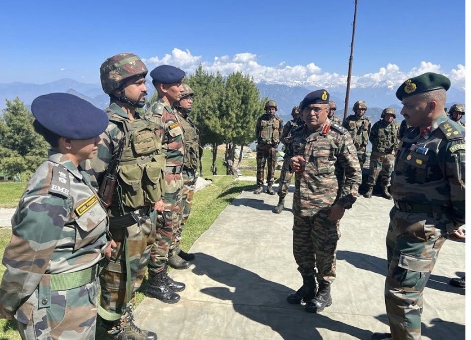 Army chief reviews situation along LOC