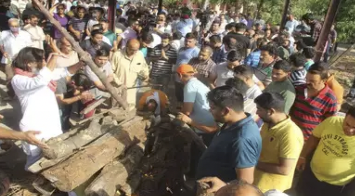 Kashmiri Pandit Rahul Bhat, shot dead, cremated in Jammu amid protests
