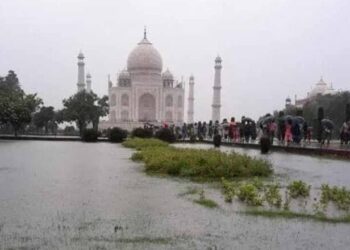 India Floods- Floodwaters Touch Outer Compounds of the iconic Taj Mahal