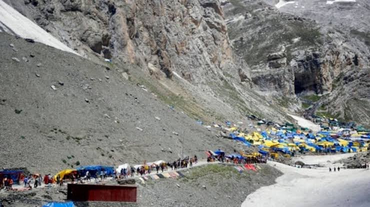 Amarnath Yatra 2023—3 Lakh Pilgrims Visit Amarnath Cave in 3 Weeks: LG Administration