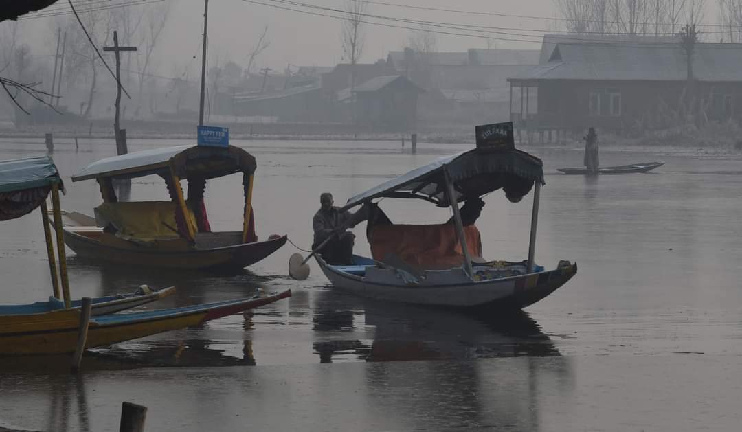 Severe Cold Grips Kashmir as Srinagar Temperature Plummets to -5.2°C; Clear Skies Intensify Freezing Conditions.