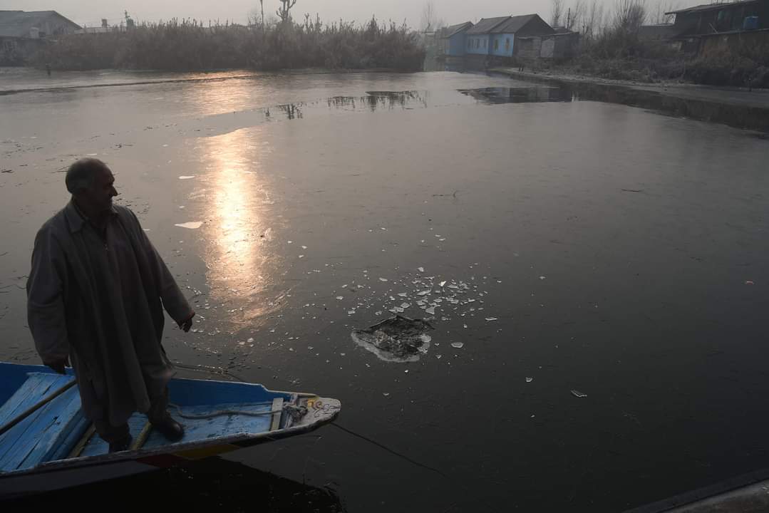 Kashmir Witnesses Freezing of Water Bodies as Temperature Drops Below Zero