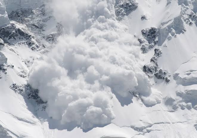 Avalanche Hits Gulmarg: Foreign Skier Killed, 7 Rescued