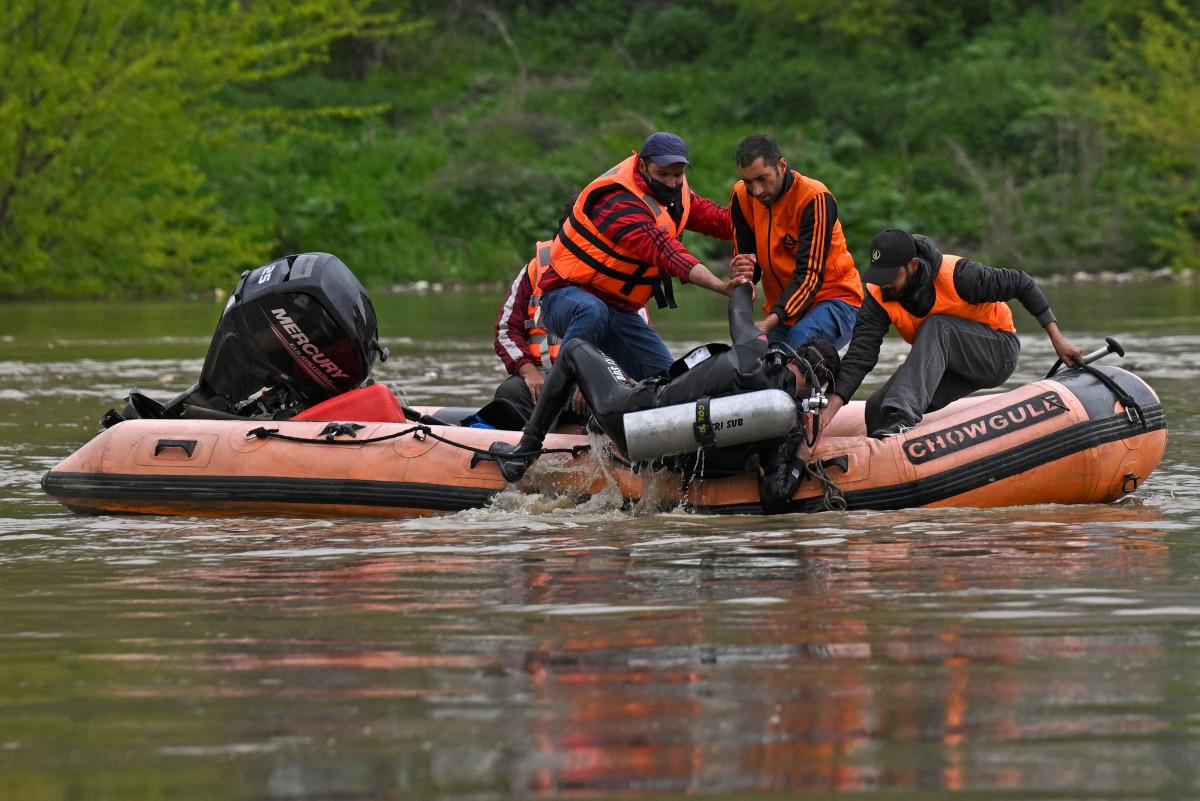 Mother, Twin Children, and Four Others Dead as Boat Capsizes in River Jehlum