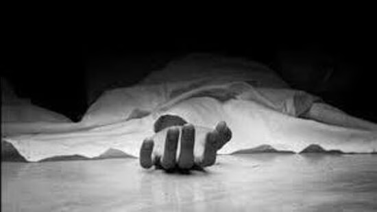 Lady dies at Pulwama private hospital, family alleges medical negligence. Operation Theatre Sealed.