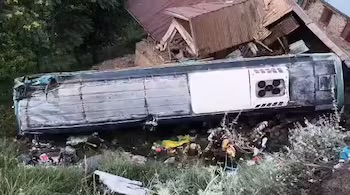 39 Pilgrims Injured in Road Mishap in Ganderbal
